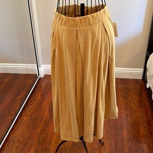 Lularoe Madison yellow skirt size 3XL. New without tags.
